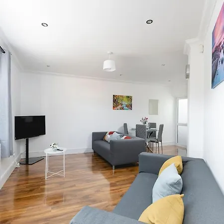 Spacious And Cozy 4Bed In Enfield With Garden & Wifi & Parking